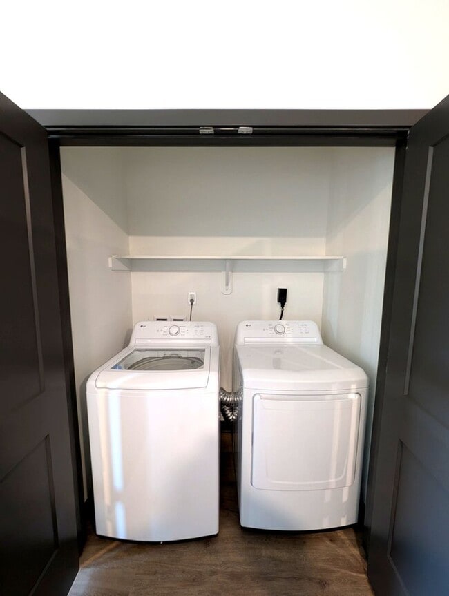 Interior Photo - Peninsula Pointe Flats