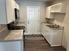 Building Photo - 215 W Quilly St Building Photo - 215 W Quilly St