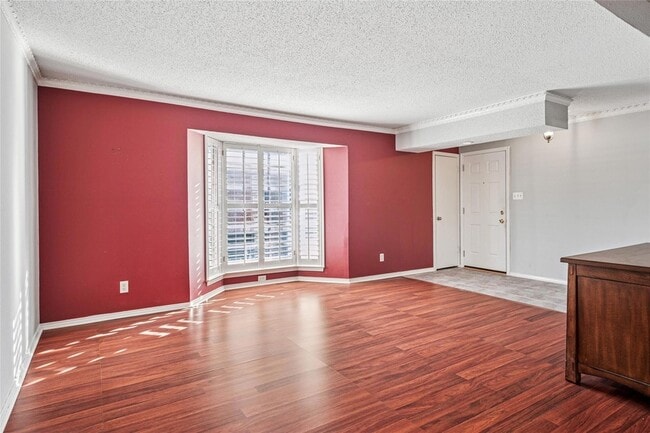 Building Photo - 6037 Sandhurst Ln