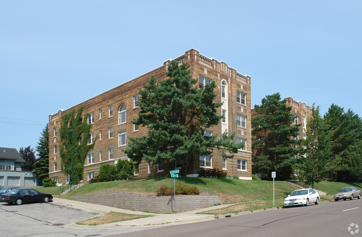 1703 E 3rd St - Lake View Apartments