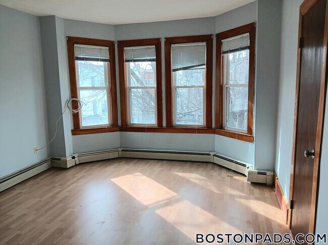 Foto del edificio - 89 Webster Ave