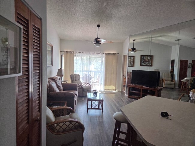 Building Photo - 4915 Casablanca Cir