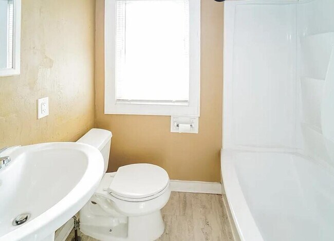 Foto del edificio - 2744 N 87th St