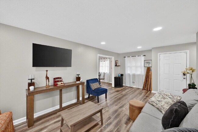 Foto del edificio - Fully Furnished Modern Ranch with Amazing Kitchen!