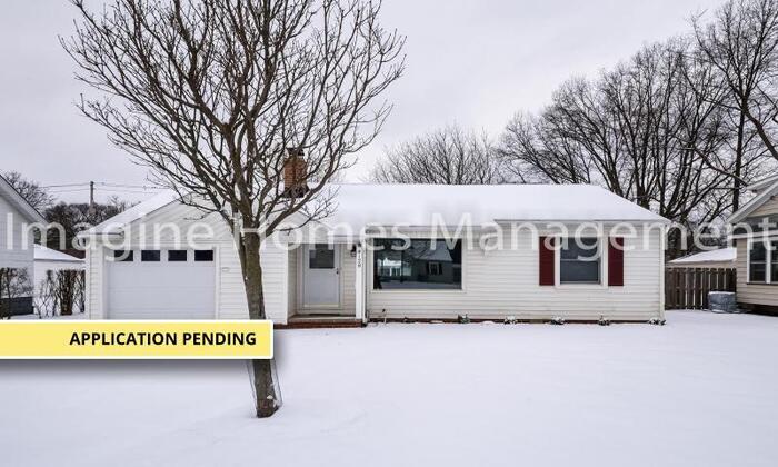 Primary Photo - Lovely Ranch Home In Fairview Park!
