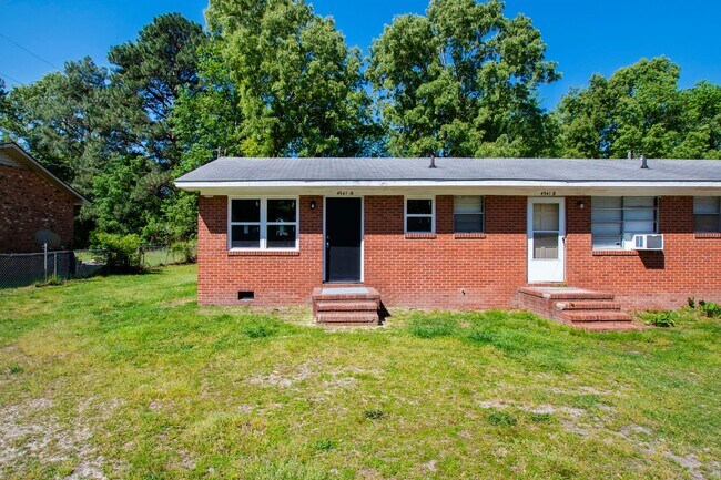 Foto del edificio - 4943 Fieldcrest Dr