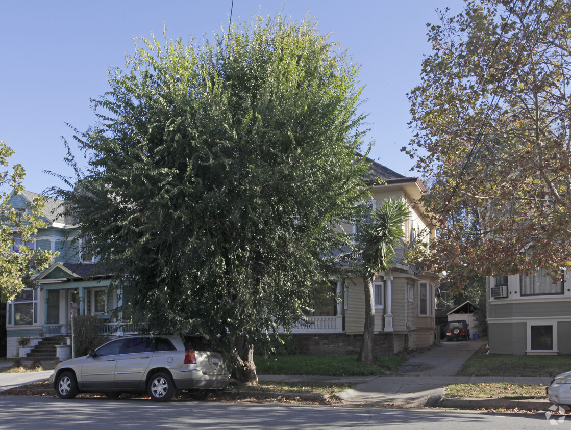 Building Photo - 74-84 N 9th St