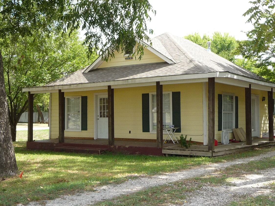 Primary Photo - 2916 Santa Fe St