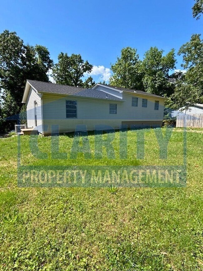 Building Photo - Super cute 3 bedroom house!!