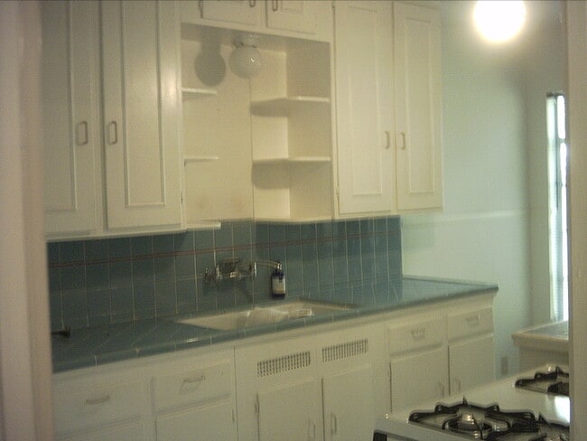 Kitchen - 446 Thelma Dr