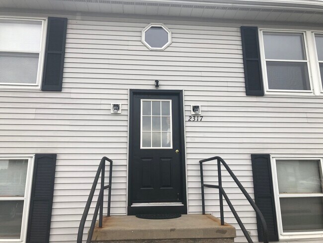 Building Photo - 2317 Donna Maria Dr