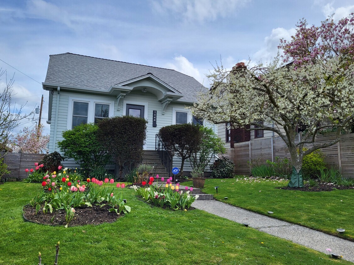 Primary Photo - 3444-3411 11th Ave W