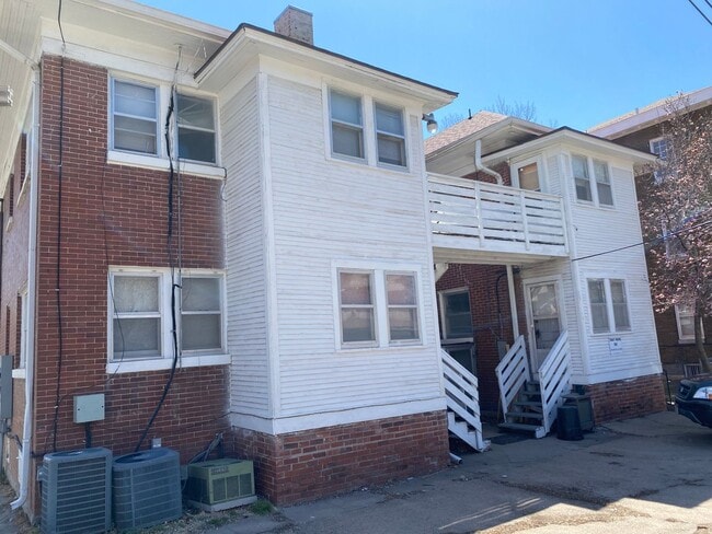 Building Photo - 827-833 Goodhue