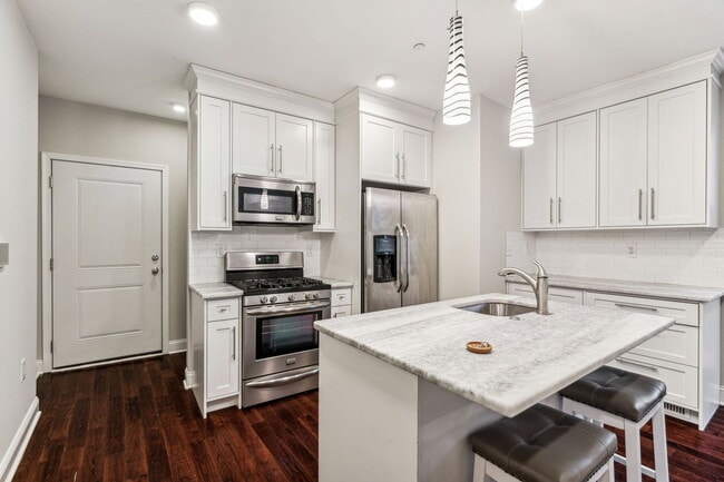 Photo - 1721 Pine St Apartment
