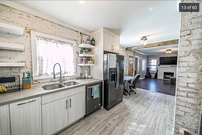 Building Photo - 463 E 400 S