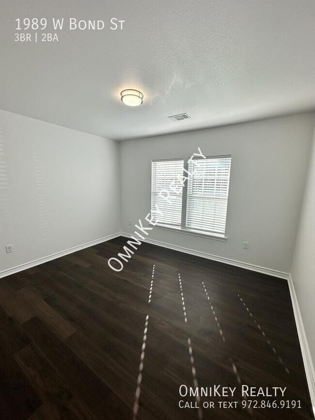 Building Photo - 1989 W Bond St