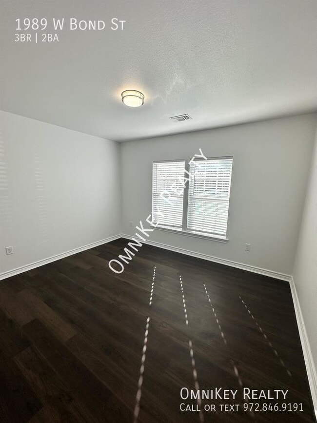 Foto del edificio - 1989 W Bond St