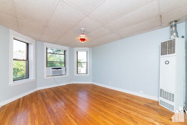 Building Photo - 2609 W Chicago Ave