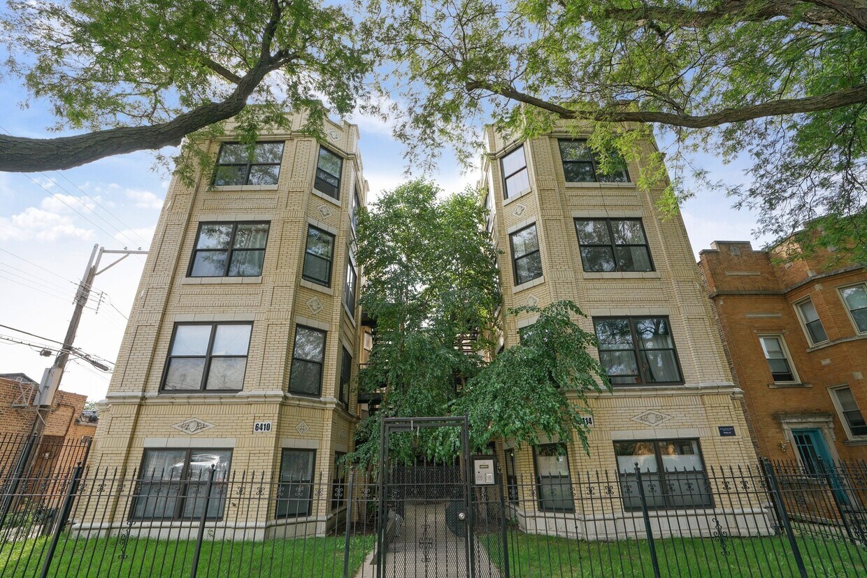 Primary Photo - 6414 N Hoyne Ave