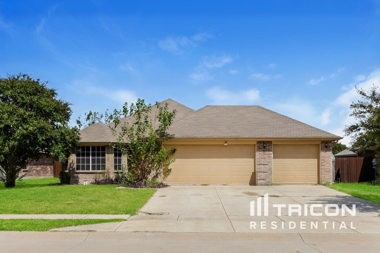 Primary Photo - 114 Pinto Dr