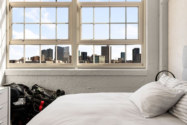 Foto del edificio - Fabulous Urban lifestyle in the Historic Montgomery Plaza with a panoramic Downtown Fort Worth view!