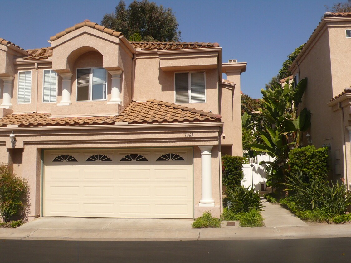 Primary Photo - Gorgeous 3 Bed, 2.5 Bath Townhome In Ranch...