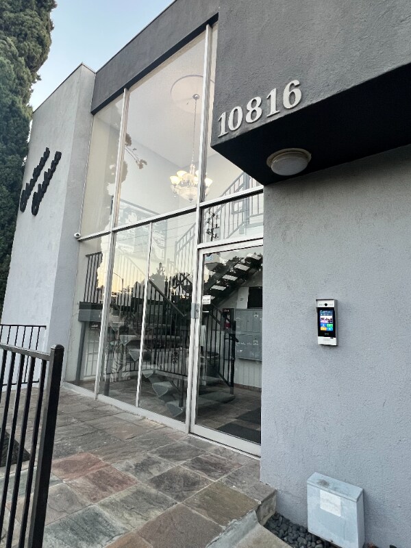 Building Photo - 10816 Camarillo St