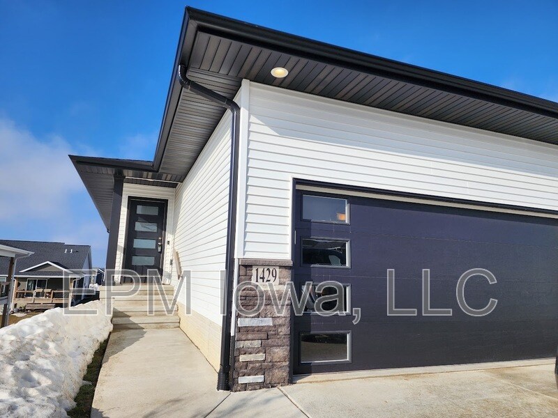 1429 Applewood Dr, Fairfax, IA 52228 House Rental in Fairfax, IA