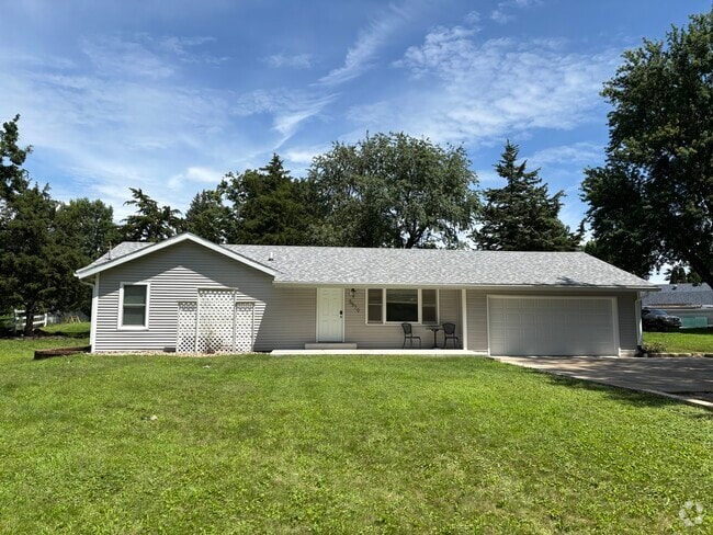 Building Photo - 5570 Clemons Rd
