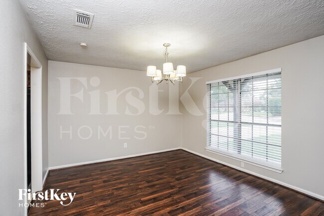Foto del edificio - 17927 Lake Manor Dr