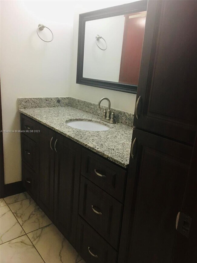 Foto del edificio - 4850 SW 63rd Ter