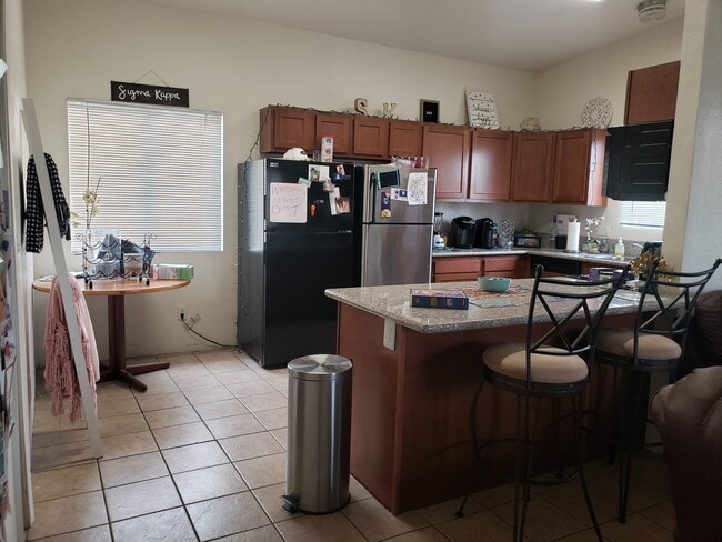 Cocina - 516 E Waverly St