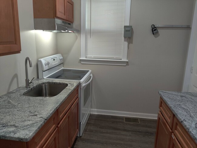 Building Photo - 5535 Crowson St