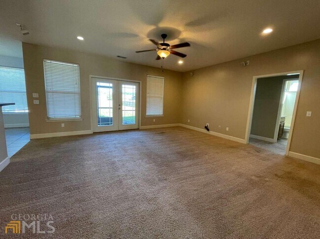 Building Photo - 203 Waters Edge Dr