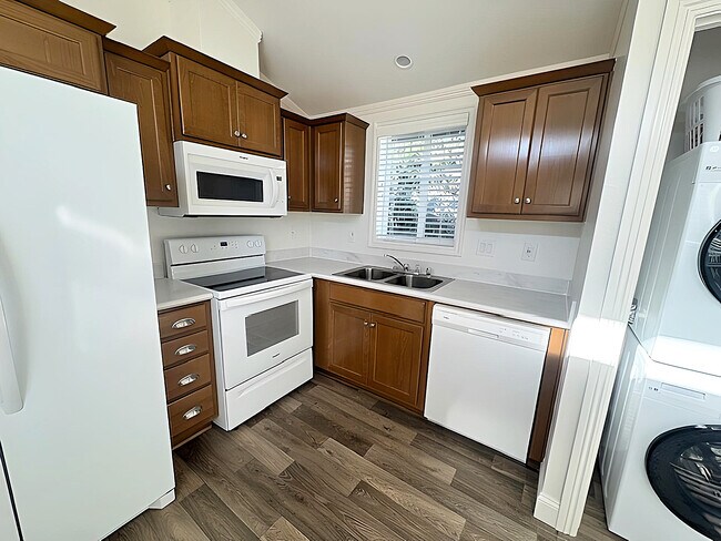 Foto del edificio - 8531 Kittyhawk Ave