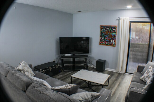 Foto del edificio - 875 M.L.K. Jr Blvd