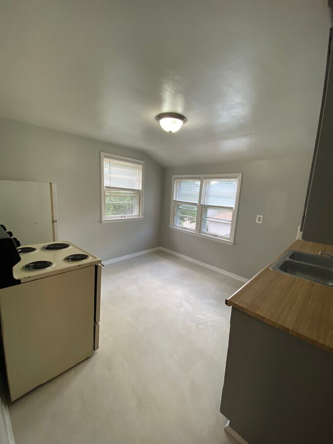 Kitchen - 3809 N 39th St