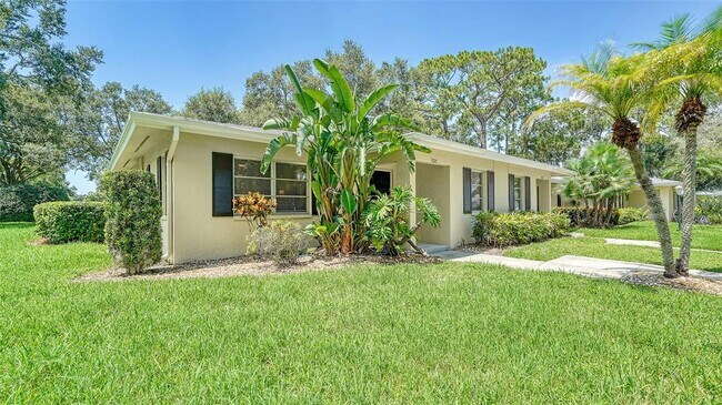 Foto del edificio - 7820 Palm Aire Ln