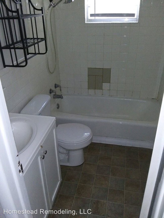 Building Photo - 2 br, 1 bath House - 9420 East 13th S.