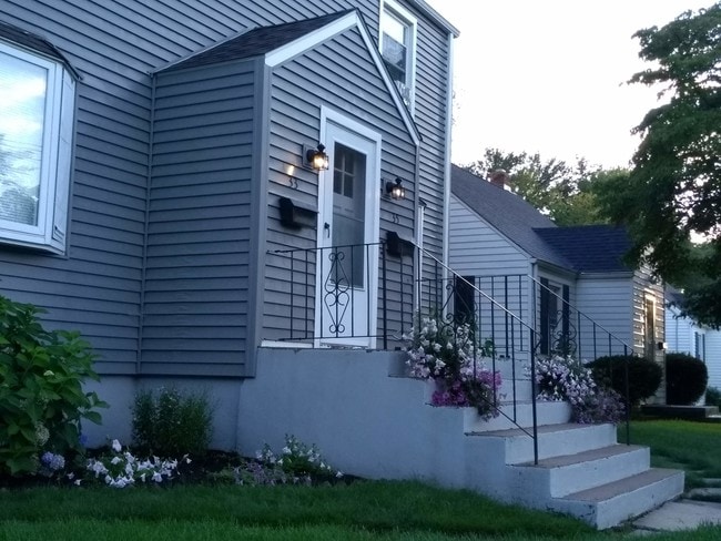 Main Entrance - 33 Englewood Ave
