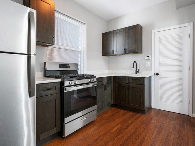 Foto del edificio - 5431 S Indiana Ave