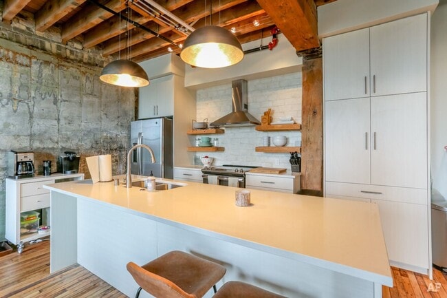 Interior Photo - Serif MKE