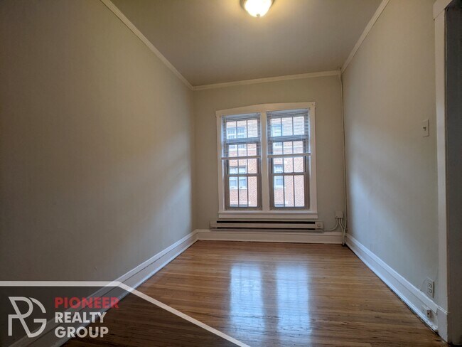 Foto del edificio - 634 W Barry Ave