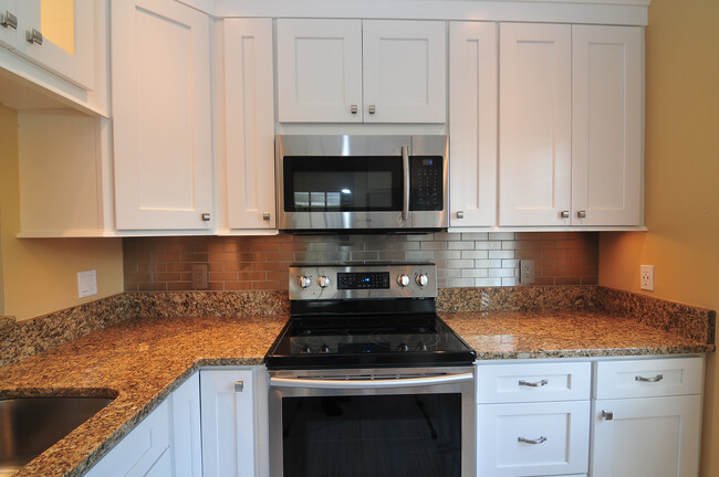 Kitchen Cooking Area - 803 S Macdill Ave