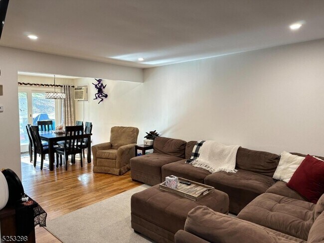 Foto del edificio - 20 White Birch Ln