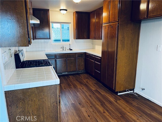 Foto del edificio - 1279 W 24th St