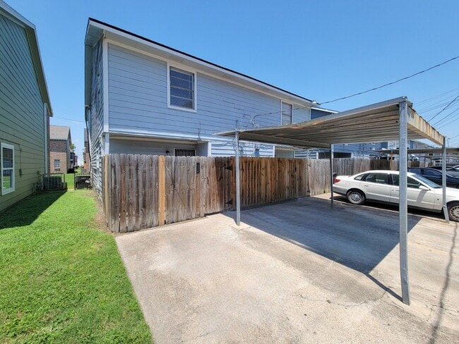 Photo - 12330 Ormandy Street Unit House