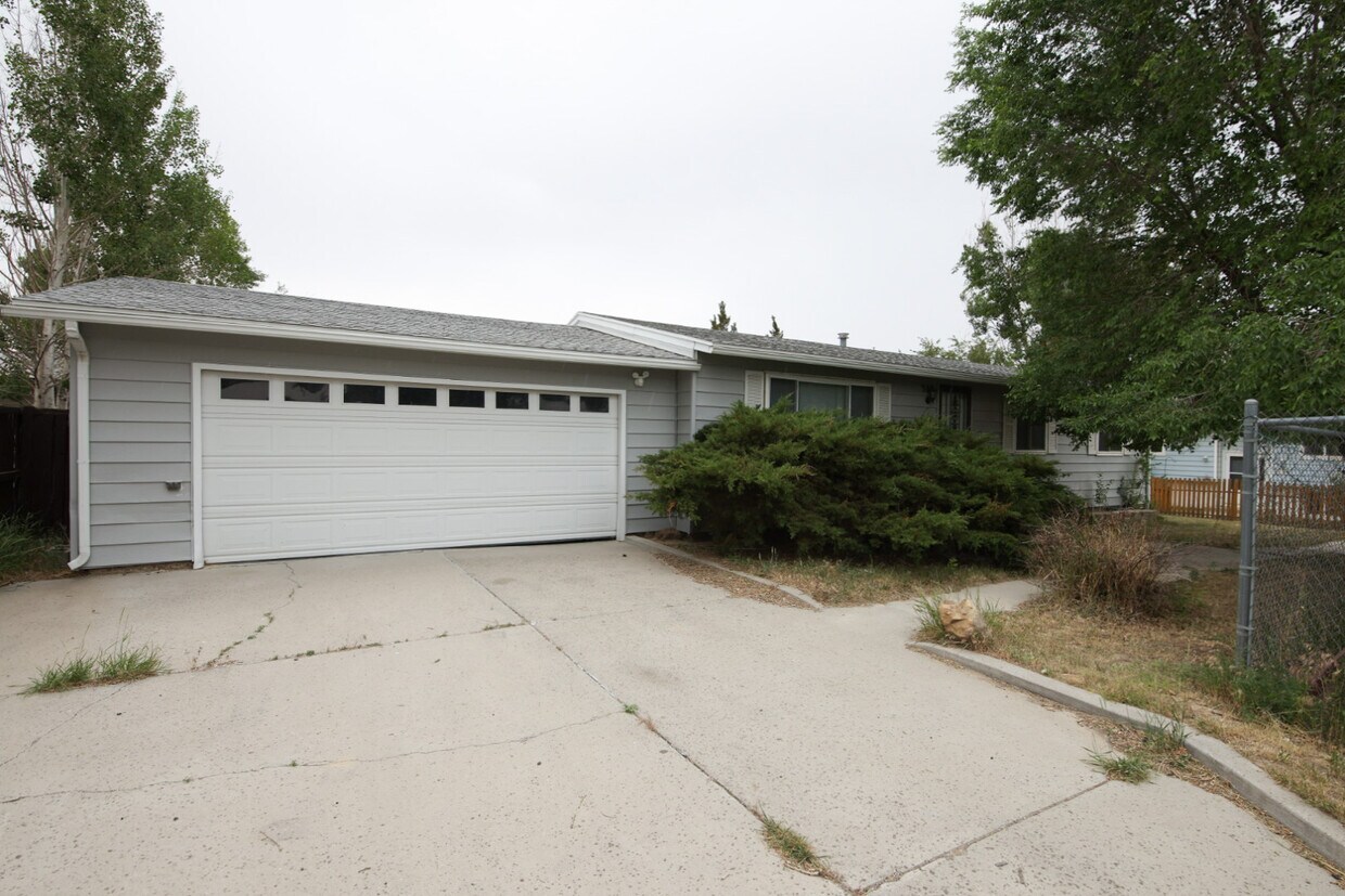 Primary Photo - 308 Peak Rd
