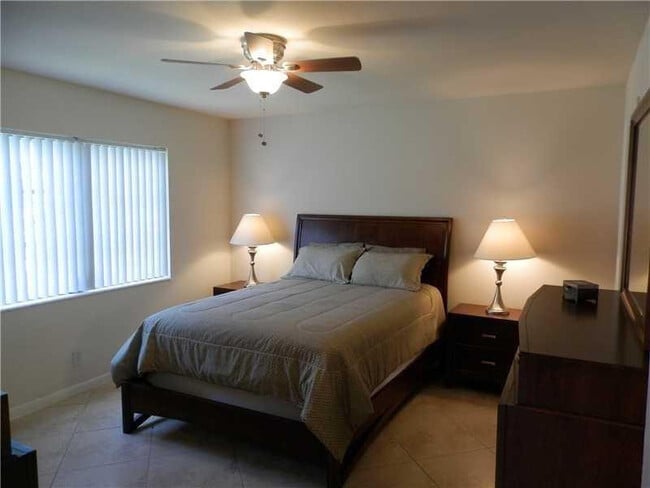 Foto del edificio - 124 NE 19th Ct