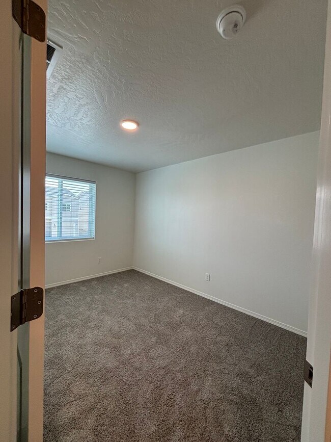 Foto del edificio - 3bd 2.5ba Townhome - Ready for Move-In